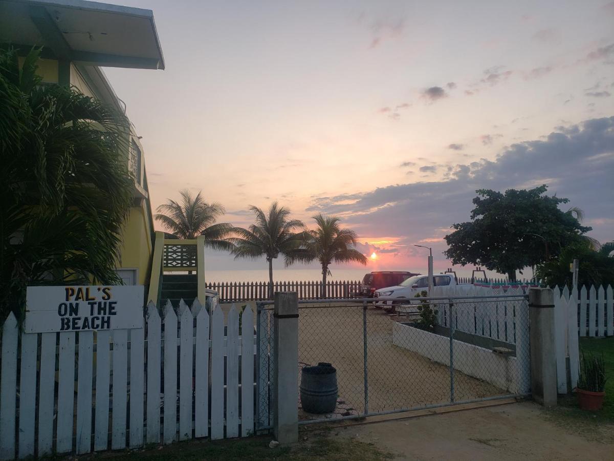 Pal'S On The Beach - Dangriga, Belize Exterior foto